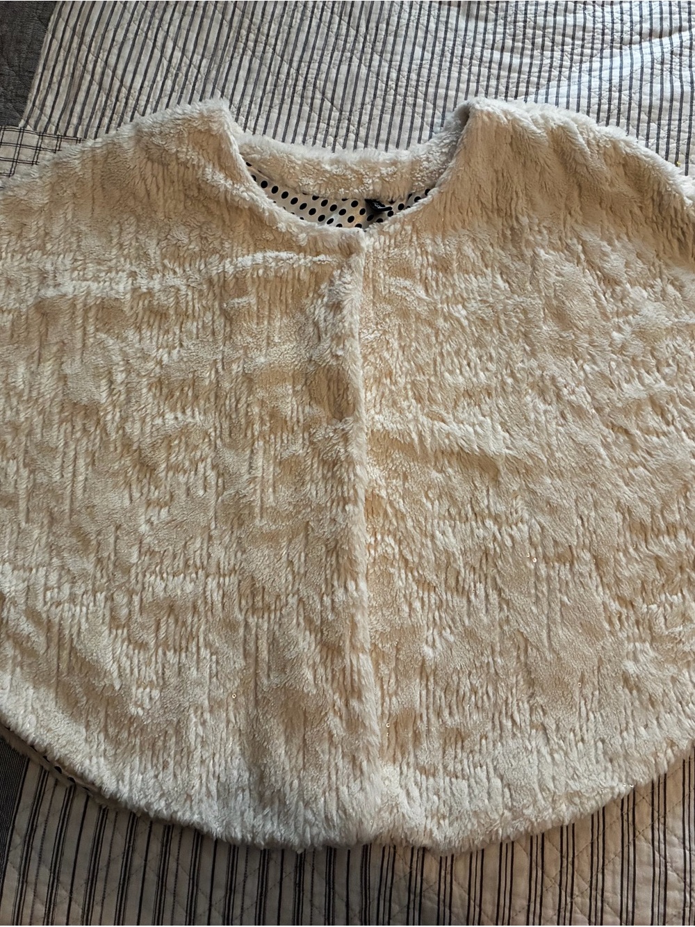 Apt. 9 Plush Faux-Fur Cream Capelet
